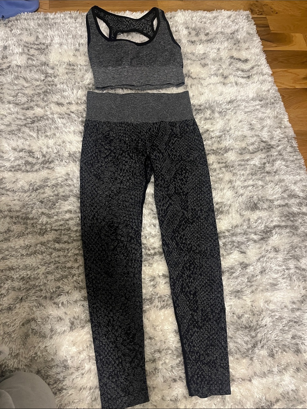 NVGTN Charcoal and Black Seamless Sports Bra & Legging Set pants Med Bra Small